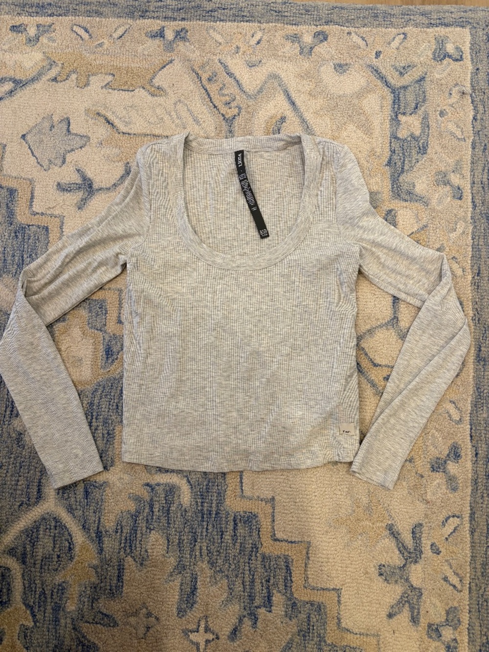 Women’s Vuori long sleeve top NWOT